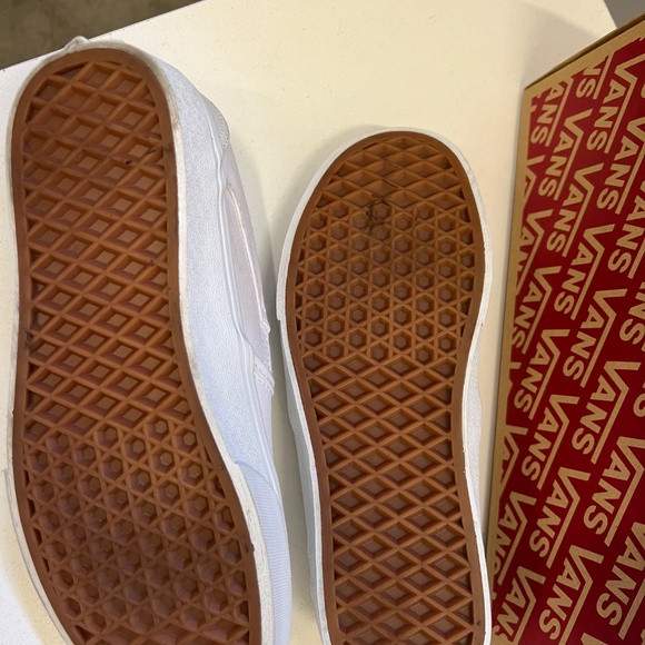 Van's -Asher Canvas Slip-Ons- (Truewht) #VNDA32QM17Q- Women's size 6. - Picture 5 of 11